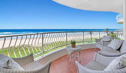2 Bedroom Beach Front, Ocean View Apartment