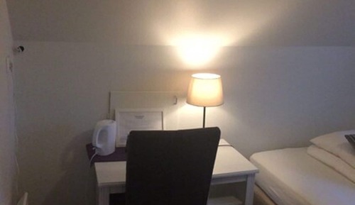 Single Room, Shared Bathroom (203)