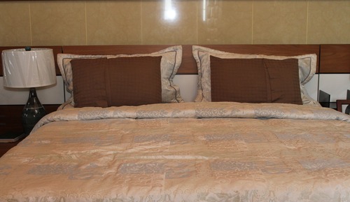 Business Room, 1 King Bed, City View, Poolside