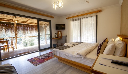 Elite Cabin, 1 Bedroom, Patio, Garden Area