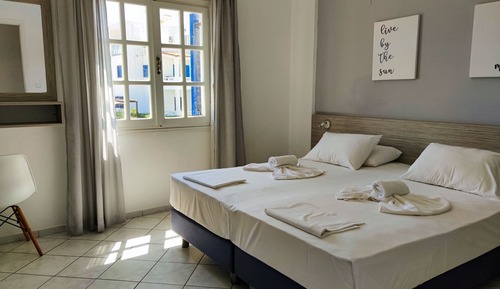 Family Apartment, 1 Bedroom, Kitchenette, Poolside