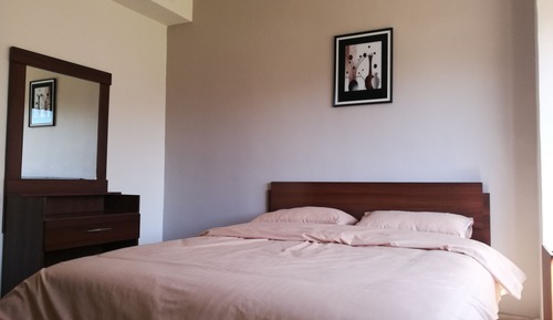 City Apartment, 2 Bedrooms, Smoking, Mountain View