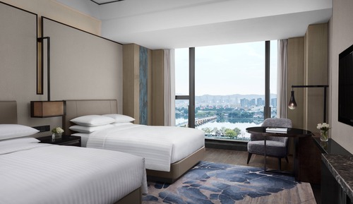 Room, 2 Twin Beds, Lake View