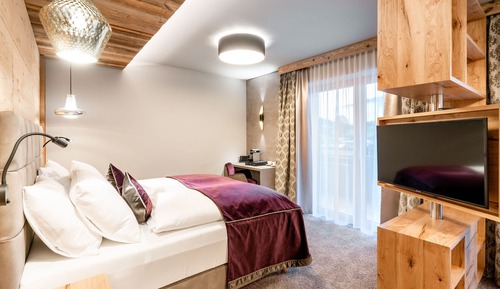 Suite, 1 King Bed, Mountain View