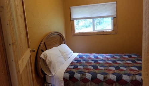 Comfort Cabin, 2 Bedrooms, Refrigerator & Microwave, Garden View