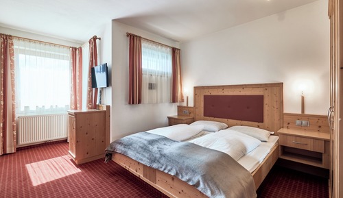 Double Room (Dolomiten)