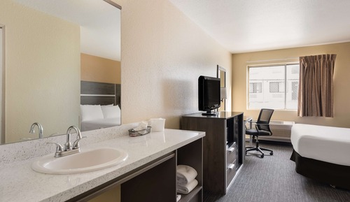 Standard Room, 1 Queen Bed, Accessible, Bathtub