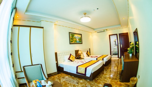 Deluxe Twin Room, 2 Queen Beds, Smoking, Corner