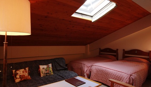 Twin Room B1