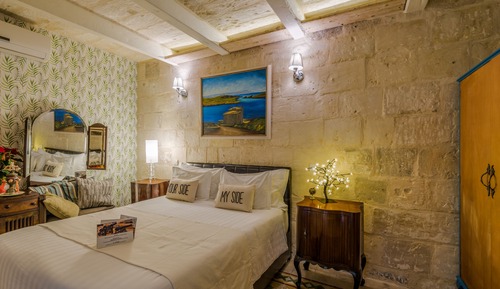 Deluxe Double Room (Balcony)