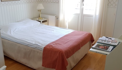Double Room (140 cm bed, Main building)