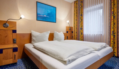 Classic Double Room, 1 Double Bed, Non Smoking, Mountain View