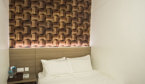 Standard Twin Room, 1 Queen Bed