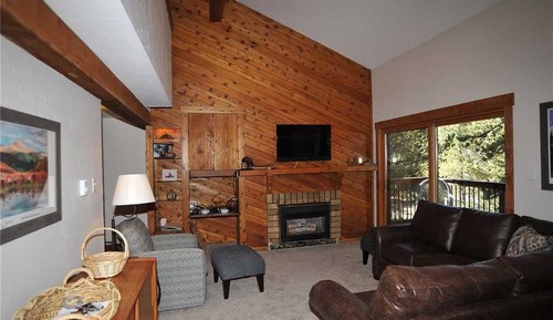 Deluxe Condo, 2 Bedrooms, Balcony, Mountain View
