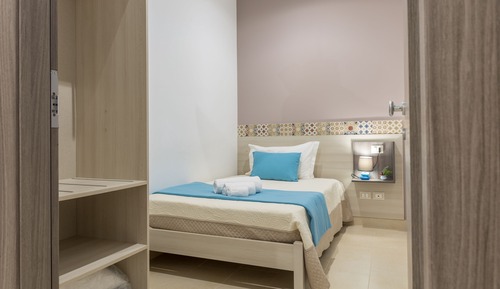 Deluxe Triple Room, Refrigerator, City View