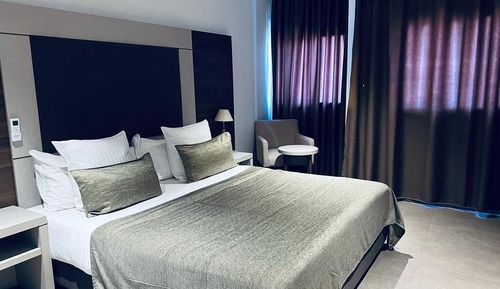 Executive Room, 1 King Bed, Non Smoking, City View