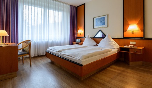 Suite, 2 Bedrooms, Garden Area