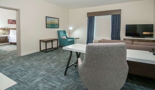 Room, 1 King Bed, Accessible, Jetted Tub (Roll-in Shower)