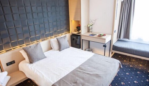 Superior Double Room, 1 Queen Bed with Sofa bed, Partial Sea View