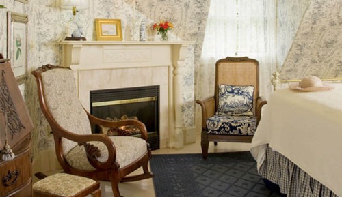 Classic Room, 1 Queen Bed, Private Bathroom (Room 7)