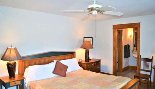 Premier Single Room, 1 King Bed, Private Bathroom, Harbor View