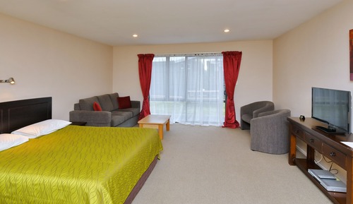Luxury Studio, 1 King Bed, Accessible