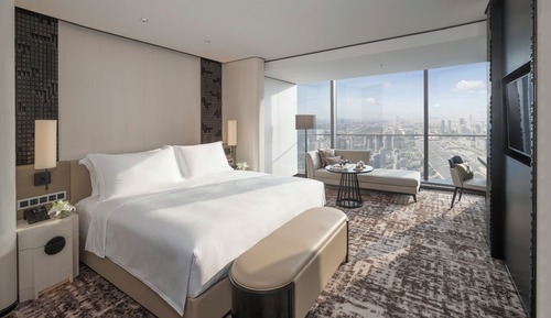Deluxe Room, 1 King Bed, City View