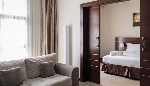 Standard Suite, 1 King Bed