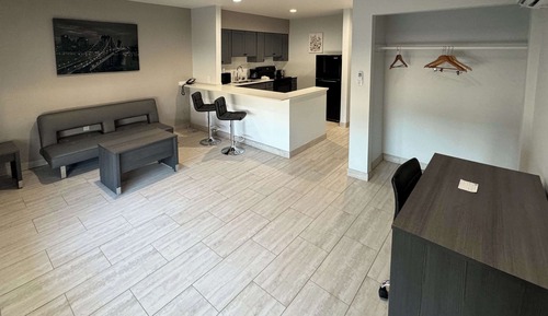 Standard Room, 1 King Bed, Non Smoking, Kitchenette