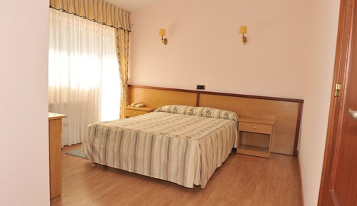 Economy Double Room (No views)