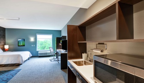 Suite, 1 King Bed, Accessible (Hearing)