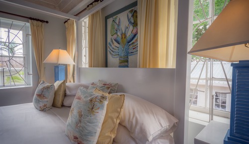 Deluxe Suite, 1 King Bed, Garden Area