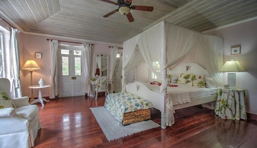 Premium Suite, 1 King Bed, Pool View