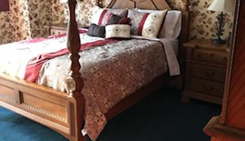 Signature Suite, 1 Queen Bed, Private Bathroom