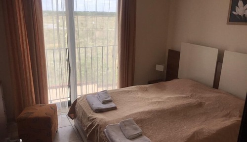 Comfort Suite, 1 Bedroom, Kitchenette, Poolside