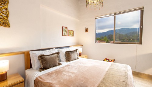 Comfort Room, Mountain View