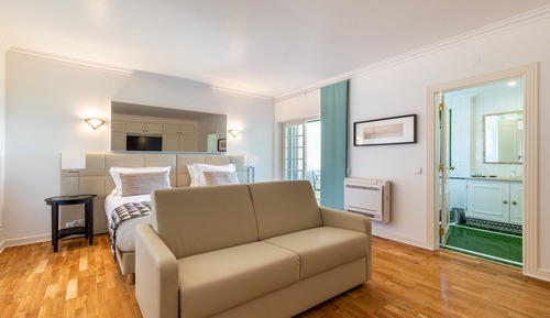 Executive Suite (4)