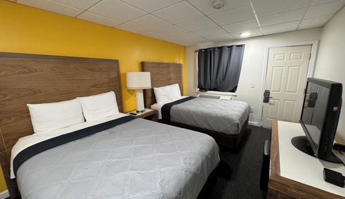 Room, 2 Queen Beds, Accessible, Lake View