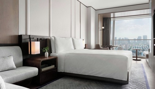 Room, 1 King Bed, River View, Corner
