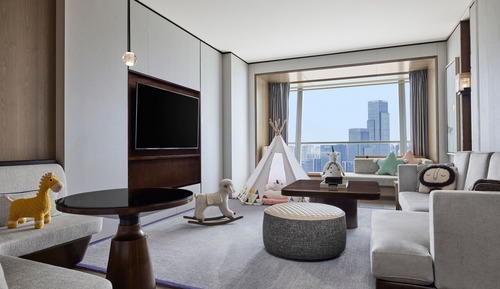 Executive Suite, 1 King Bed, River View