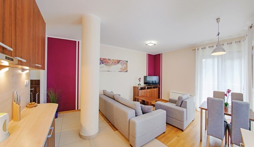 Apartment (14 Cztery Pory Roku)