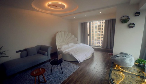 Club Apartment, City View