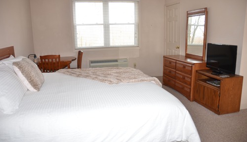 Bobcat Cabin (Room 7)