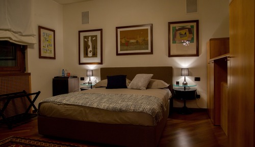 Standard Double Room, 1 Queen Bed, Shared Bathroom (204)
