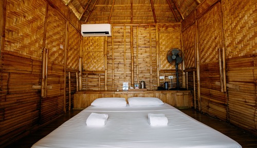 Glamping Hut