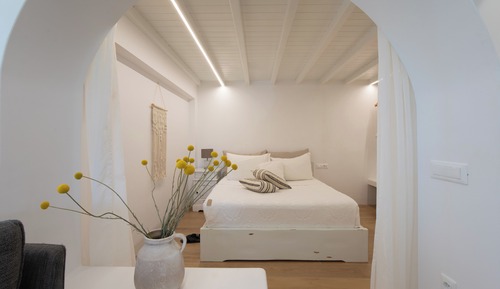 Classic Studio, 1 Queen Bed, Garden View