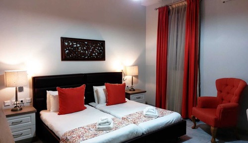 Twin Room (Large (FLORIANA)