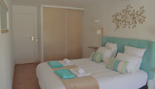 Deluxe Double Room, 1 Queen Bed, Terrace, Partial Sea View