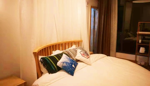 Deluxe Room with Round Bed