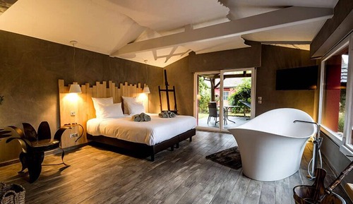 Suite, 1 King Bed, Non Smoking, Garden View